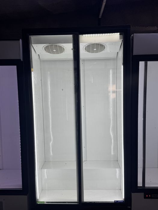 Холодилньик витринный