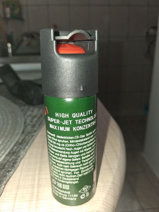 Spray autoaparare cu husa