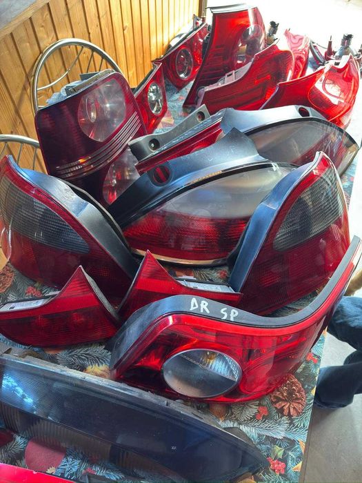 Vând stopuri / lămpi spate auto/tirile – mai multe modele