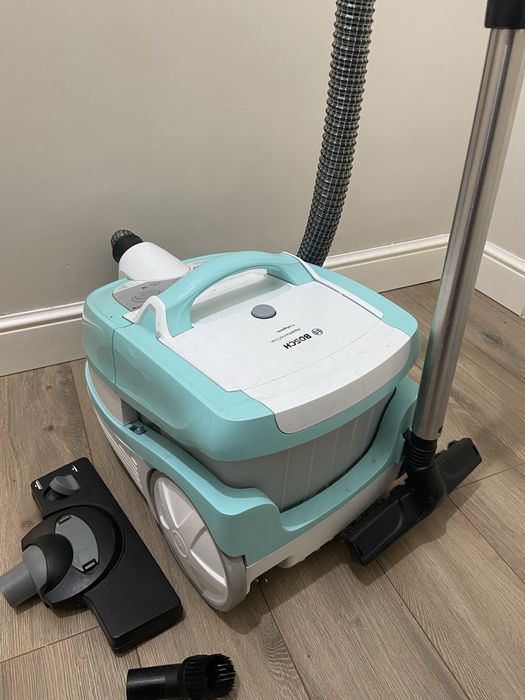 Продается Пылесос Bosch торг есть