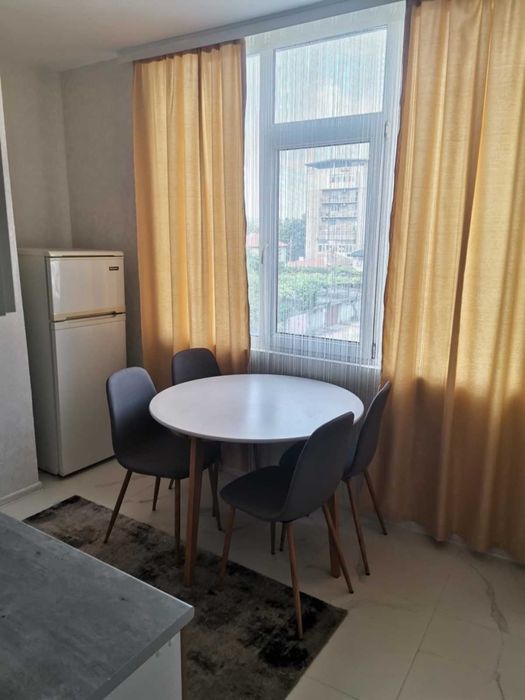 Дава се под наем Тристаен апартамент в Търговище, Център - 80 кв.м за 336.6 € - Снимка #4