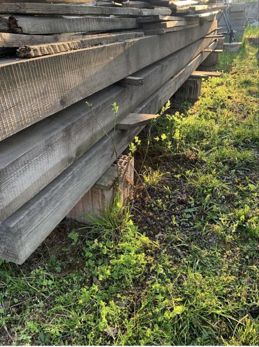 Vând 3 grinzi de lemn de esență tare