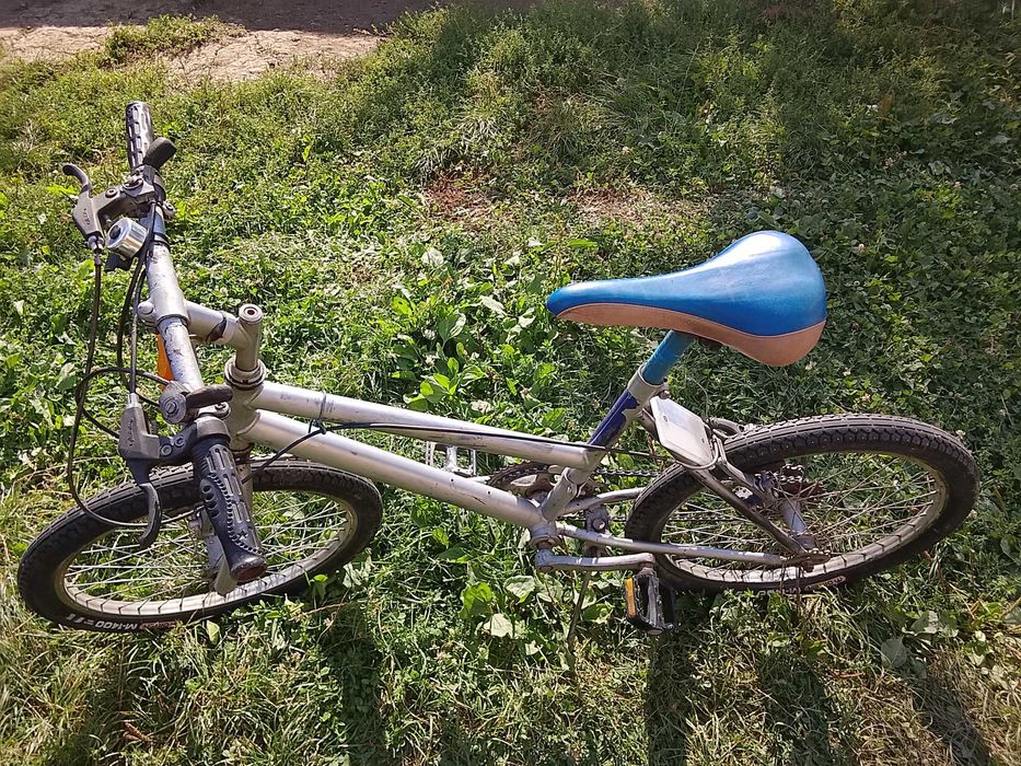 Vând bicicleta pt copii de 8-11ani
