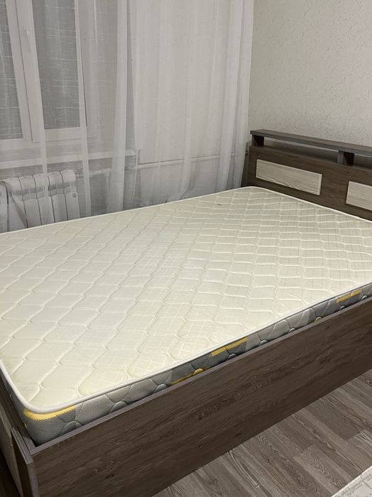 Продам кровать с матрасом