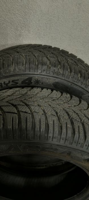Продавам два броя зимни гуми Lassa