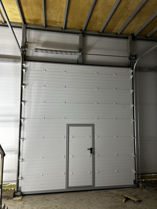 Секционные ворота