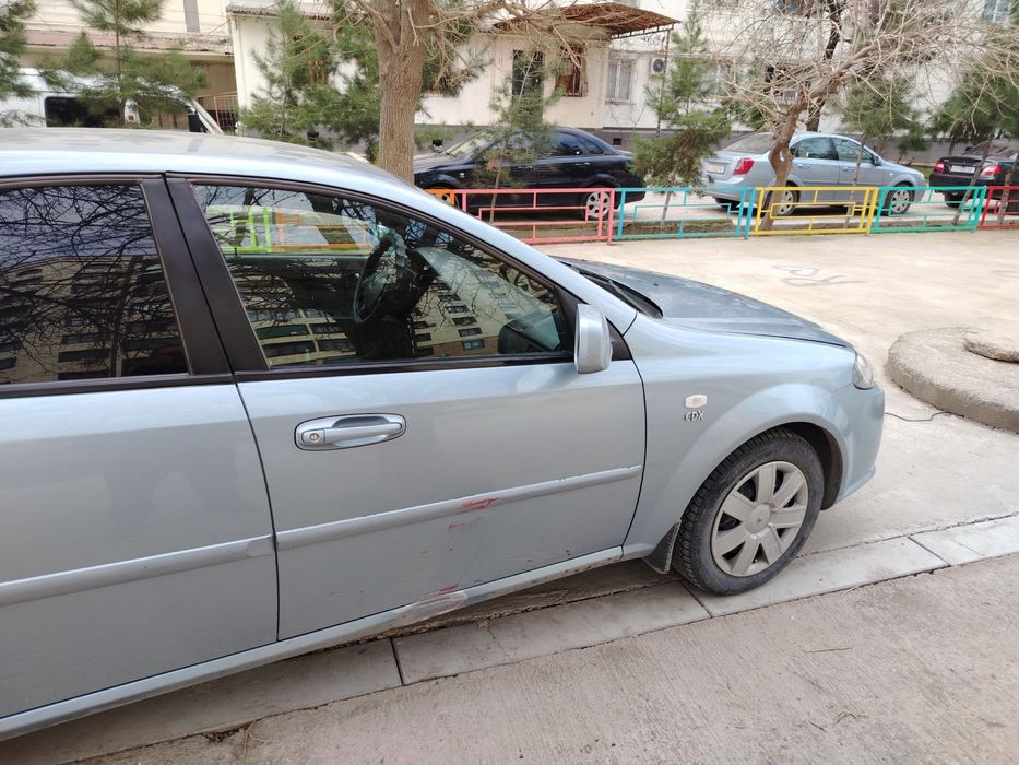 Gentra 1 evro xolati zor yurip turgan moshina