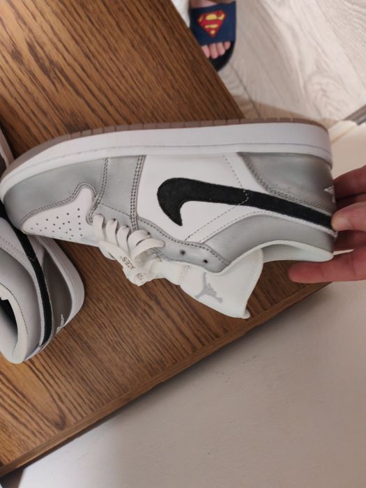 Adidași de vânzare