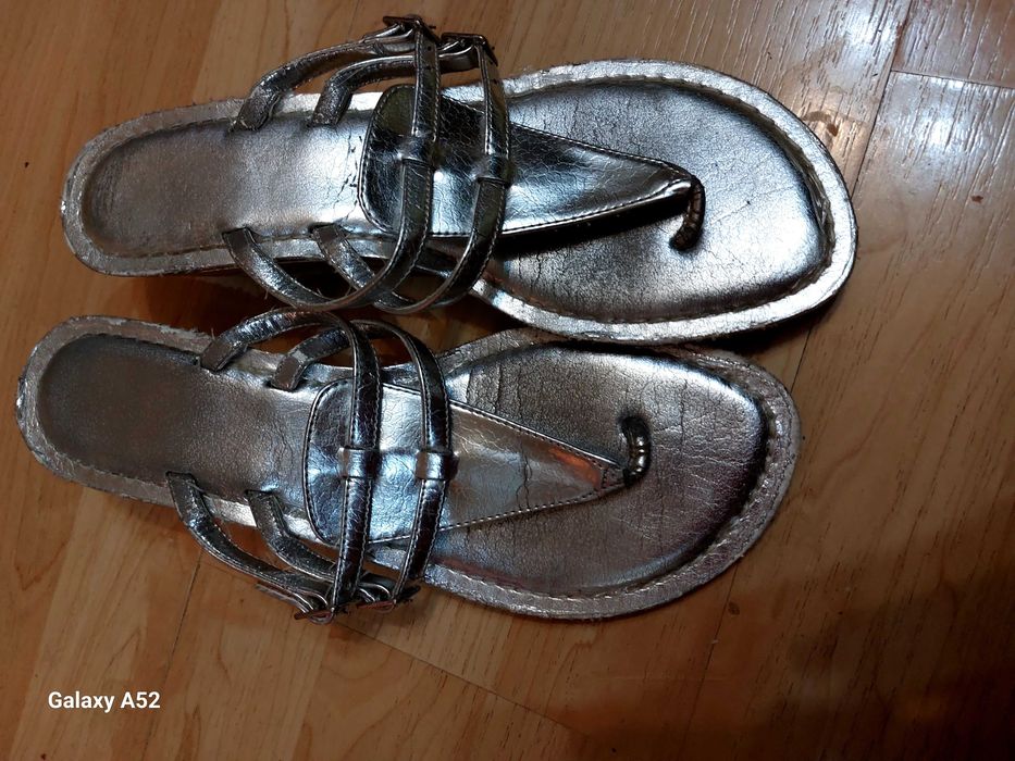 Продавам нови дамски сандали ,обувки и ботуши големи номера