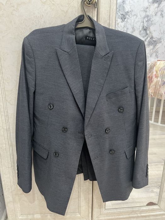 Продам костюм почти новый 2-3 раза одевали