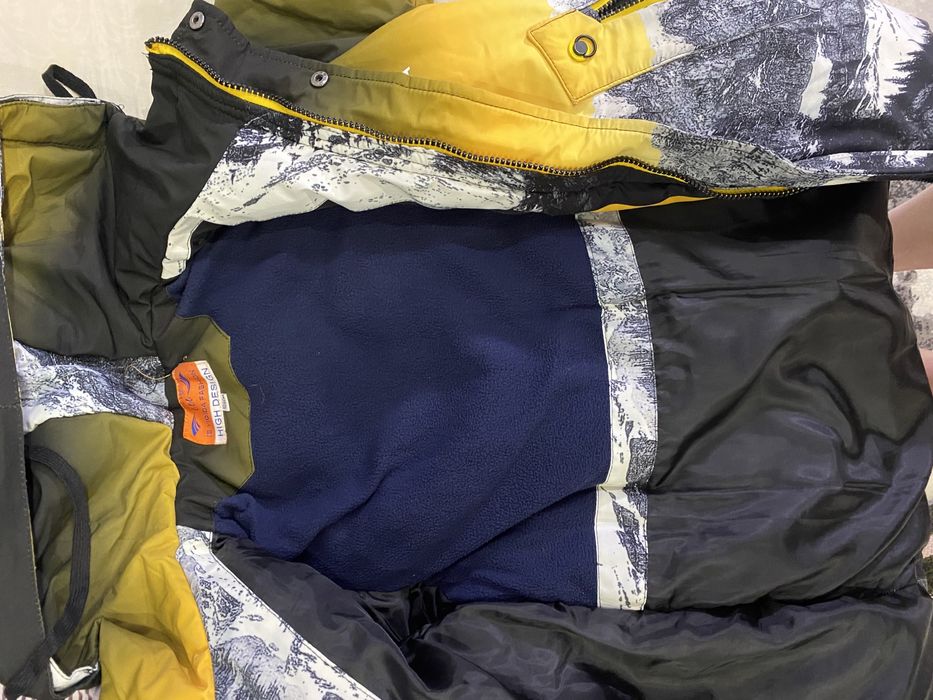 Продам детскую зимнюю куртку