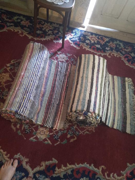Vând 2 preșuri vechi, țesute de mână
