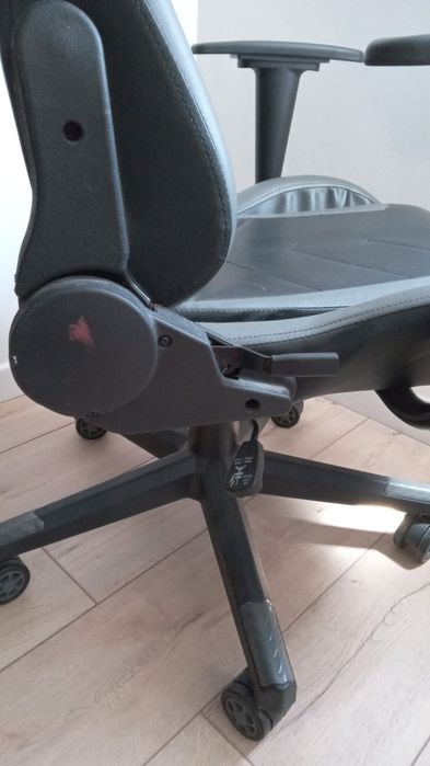 Продам игровой стул