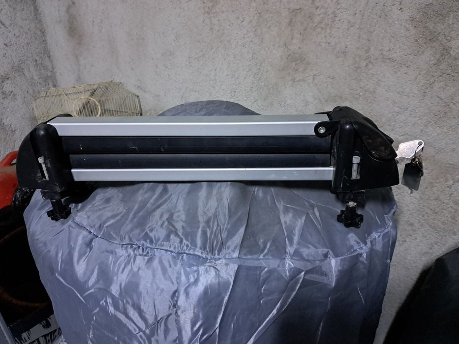 Vând suporți pentru bare transversale pentru 3 perechi de schiuri