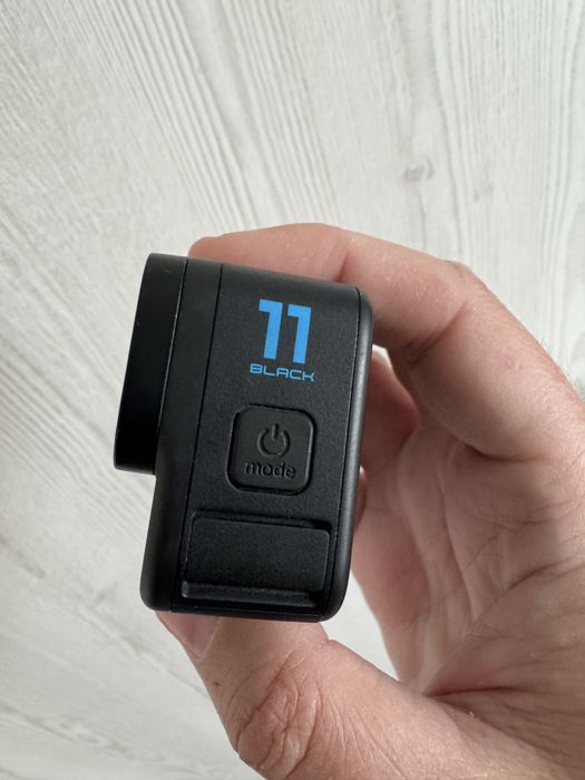 Vand pachet GO Pro 11 Black - 7 baterii IMPECABIL