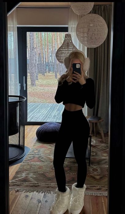 Черни клинове с оребрена текстура