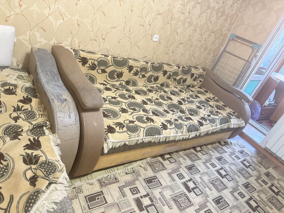 Срочно продам диван с креслом