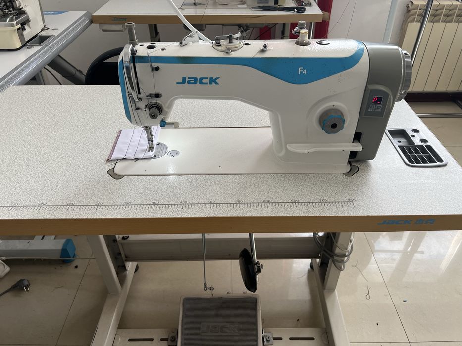 Срочно продам швейную машинку