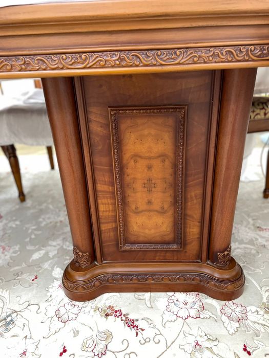 Стол и стул  мебели