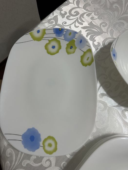 Продается посуда, тарелки и салатники