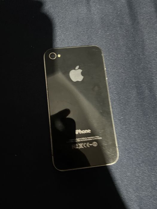 Iphone 4 cu Icloud pe el
