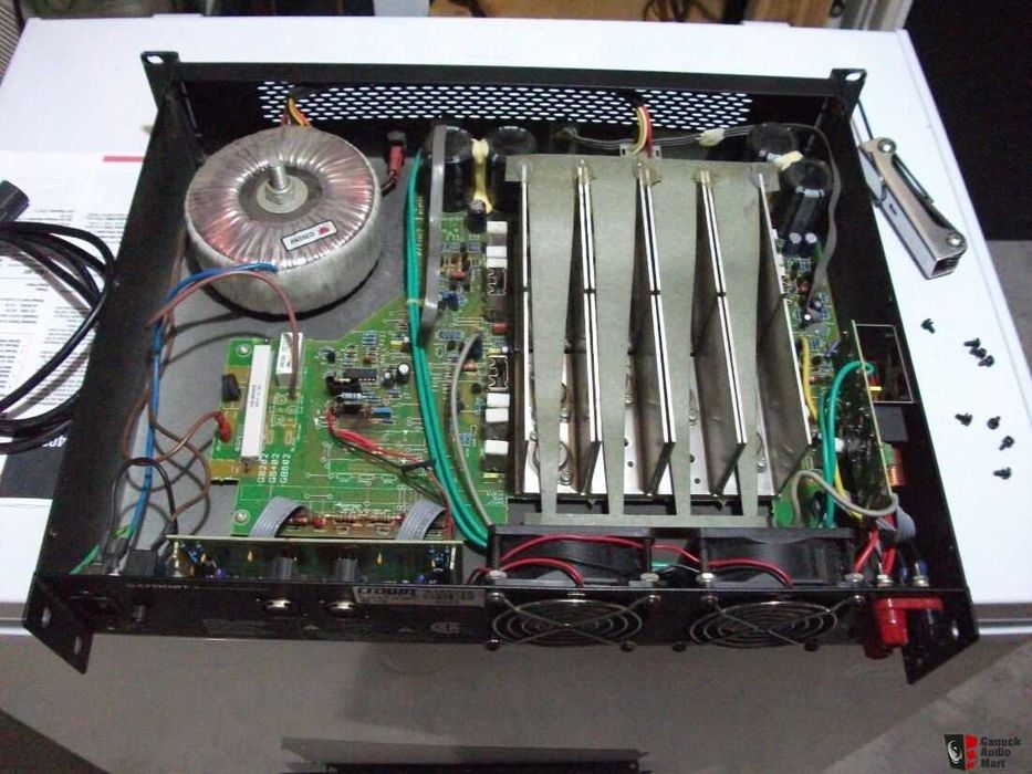 Продавам 2бр. усилватели, Crown XLS 402 и Crown XLS 202