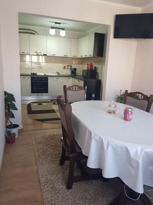 Vând apartament 3camere,etaj1!