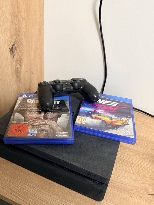 Play Station 4, slim
