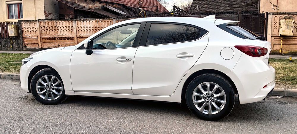 Mazda 3 AUTOMAT * Euro 6 * BOSE * Head-Up Display * Xenon+ LED