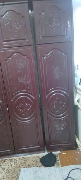 Kiyim shkaf holati alo darajada