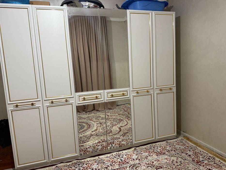 Шкаф в идеальном состояний