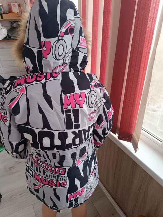 Продам зимнию куртку на девочку