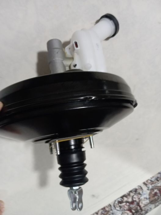 Вакуумный усилитель тормозов в сборе с главным тормозным цилиндром