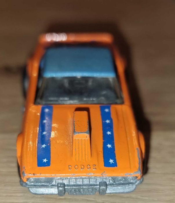 Se vinde machetă matchbox Dodge challenger