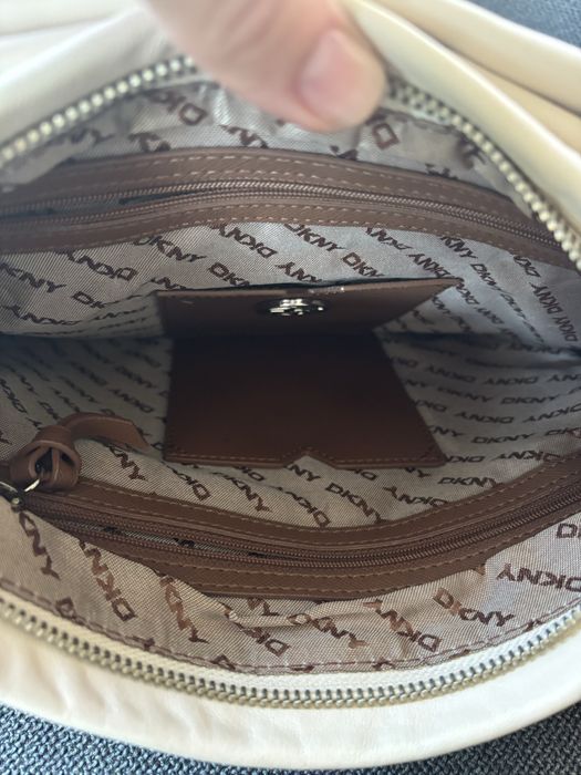 Кожена чанта DKNY