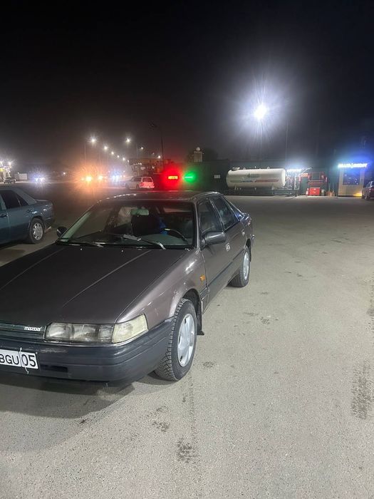 Mazda 626 на полном ходу