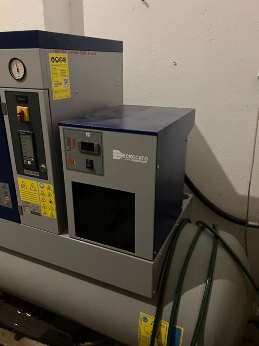 Vând compresor industrial