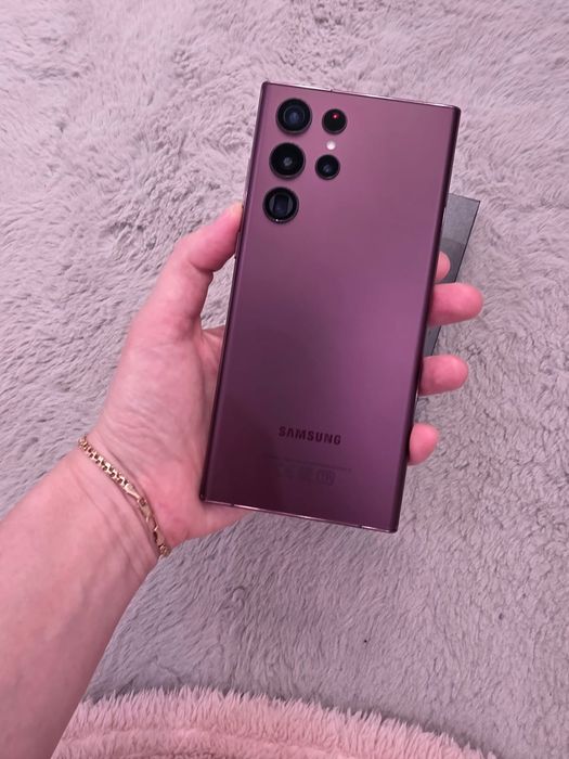 Продам Samsung  S 22 Ultra