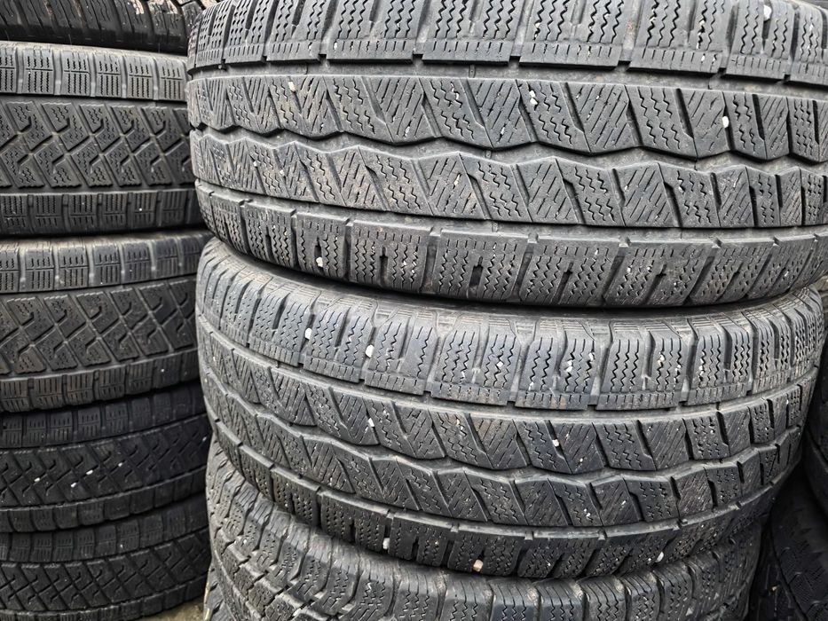 2бр Зимни гуми за бус 235 65 16 С - Hankook