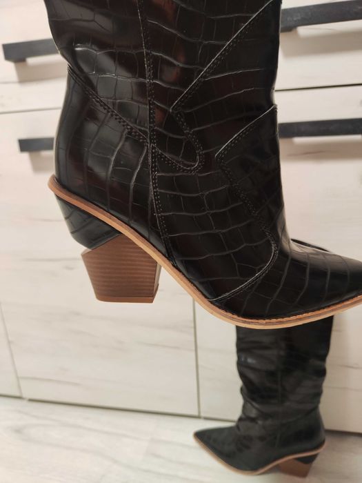 Черни ботуши до коляното