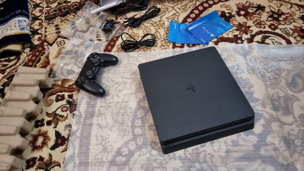 Sony PlayStation 4 Slim 1000g HDR, 1 оригинал джойстик. Версия 9.0