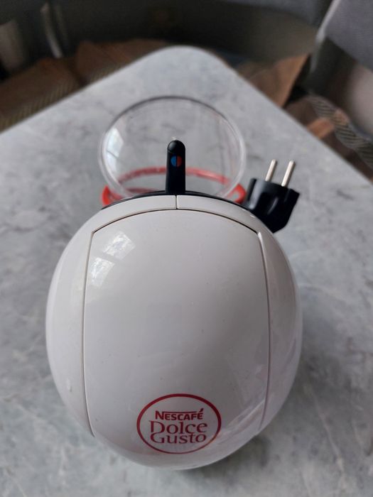 Капсульная кофемашина NESCAFE DOLCE GUSTO  б/у