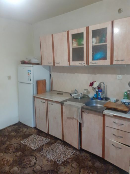 Uy sotiladi 8 sotix eski