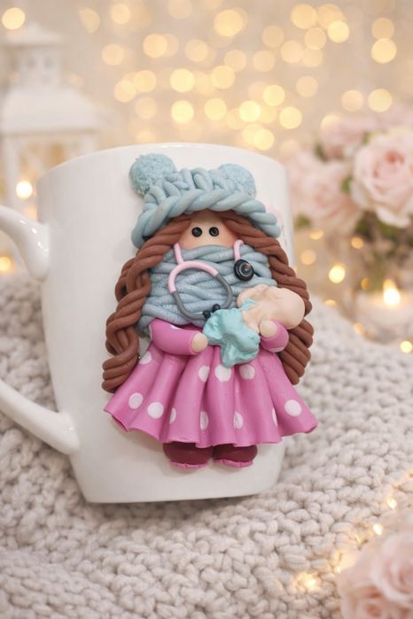 Луксозна чаша с ръчно моделирана фигурка