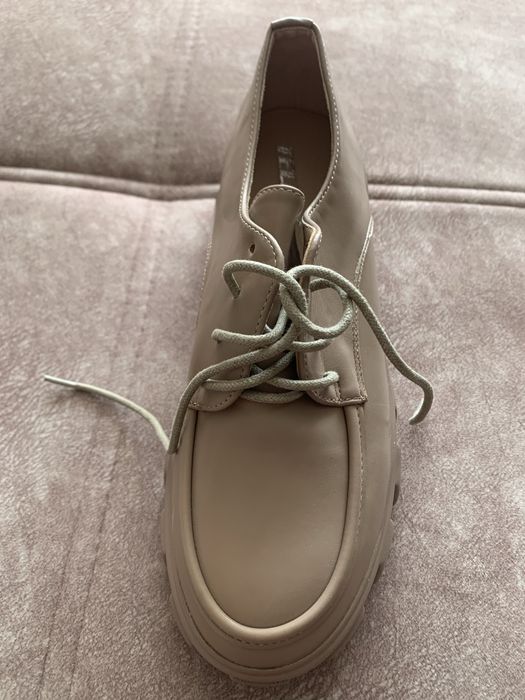 Продается новая обувь ,