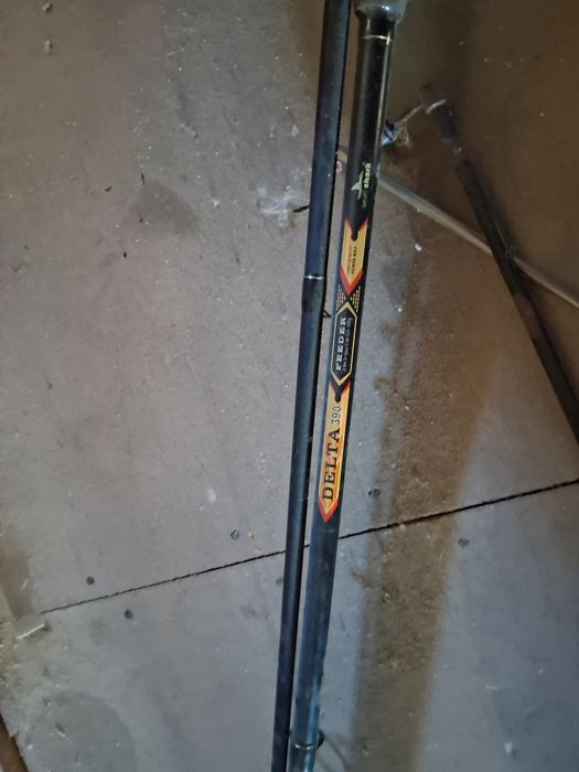 Ofer la vănzare 2 lansete tip fedeer delta