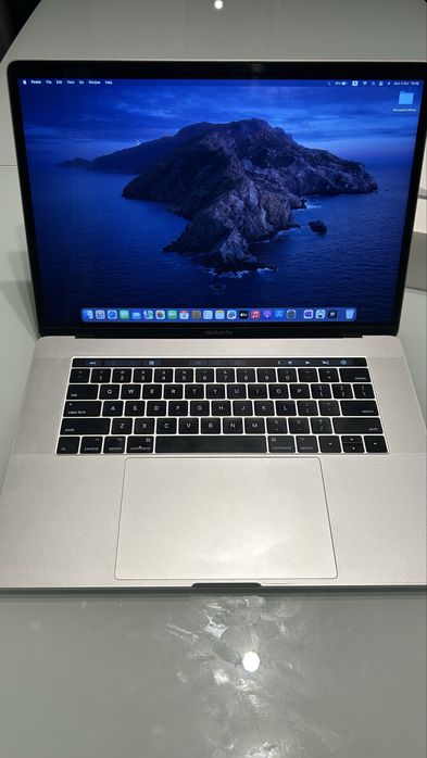 MacBook Pro 15,4" i7 3.1GHz / 16GB RAM / 2TB SSD / Radeon 4GB