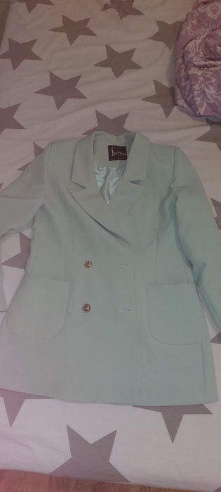 Киімдер сатылады