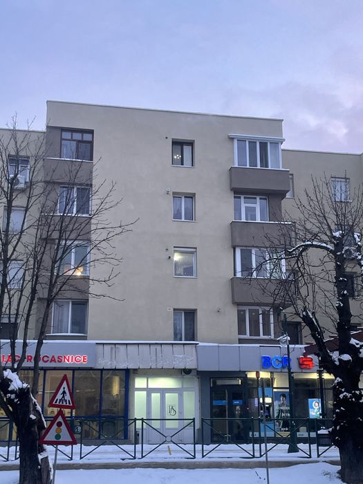Apartament cu  3 camere ultracentral Salonta etaj 3