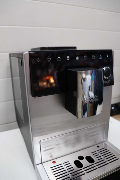 Кафеавтомат Melitta Caffeo CITouch 15 bar  LCD Touch, 10 специалитета, 5 нива на гранулиране, Контейнер за кафени зърна с 2 отделения, Silver